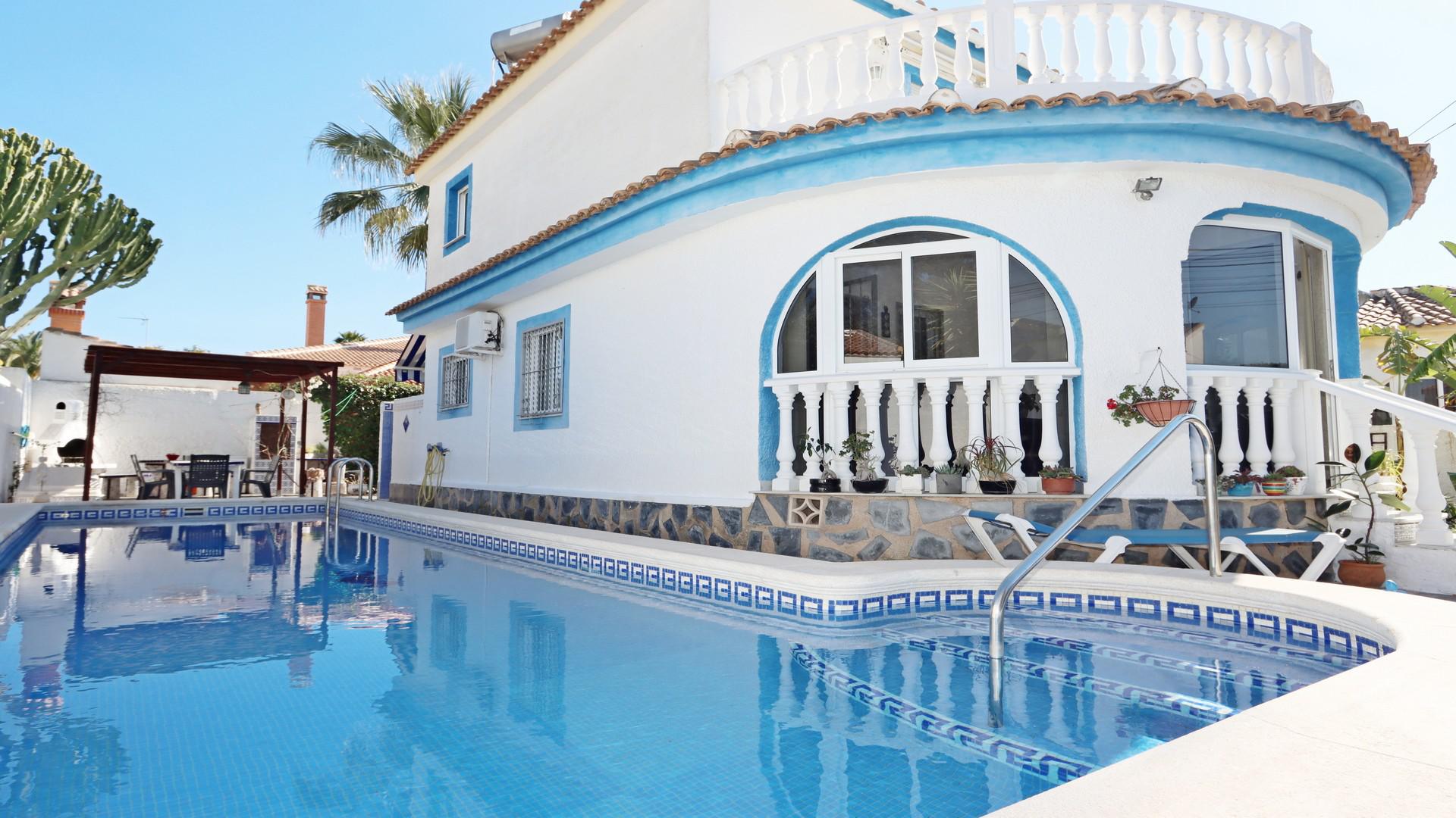 Chalet -
                        Torrevieja -
                        3 bedrooms -
                        8 persons